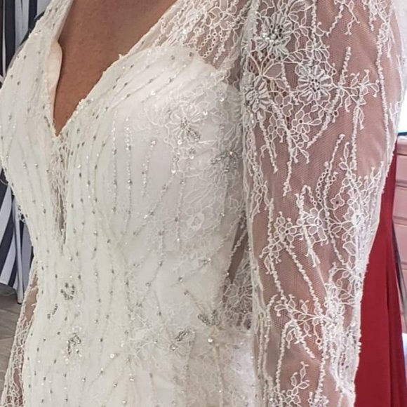 Isabelle Armstrong "Katherine" Wedding Gown - Picture 2 of 10